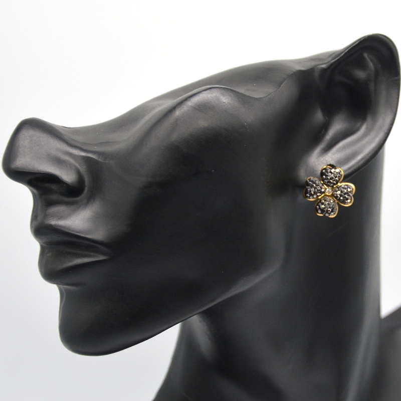 Boucles d'oreilles en trèfle à quatre feuilles, adaptées aux filles et aux femmes, adorent les boucles d'oreilles en forme de coeur noir \/ blanc, usine de transformation de bijoux en Chine Ruifanbao