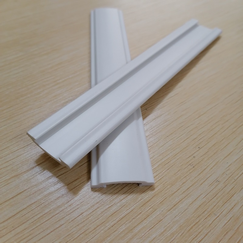 Extrusion de profil de canal en u de PVC ignifuge de haute qualité pour rideau de fenêtre