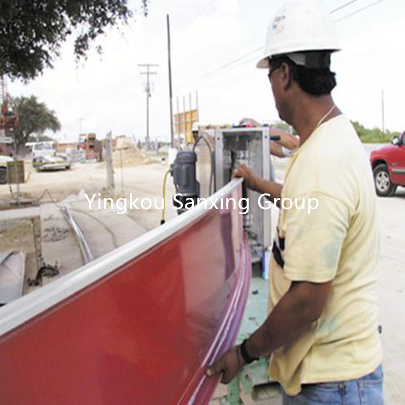 Machine de moulage de toiture