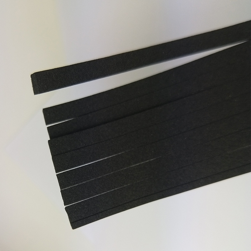L'usine fournit de la mousse EPDM noire, de la mousse adhésive ignifuge, de la mousse absorbant les chocs et d'étanchéité peut être découpée