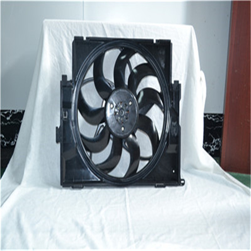 Ventilateur de refroidissement du radiateur moteur 17427640509 pour BMW F30 / F35