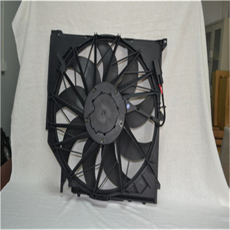 Assemblée automatique de ventilateur de refroidissement de moteur 17113442089 pour BMW E83