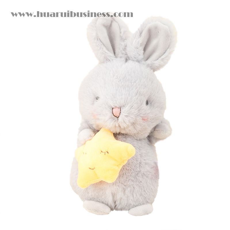 Des jouets de lapin épais, des poupées avec des carottes et des clôtures de clé de 23 cm.