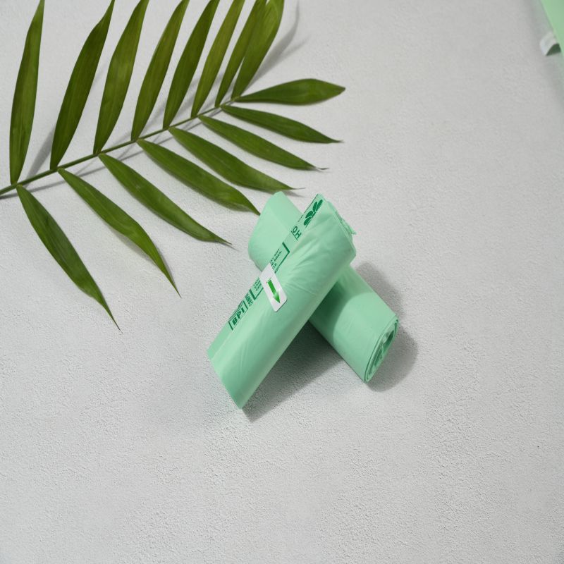 L'amidon de maïs biodégradable à 100% des sacs à ordures composables.