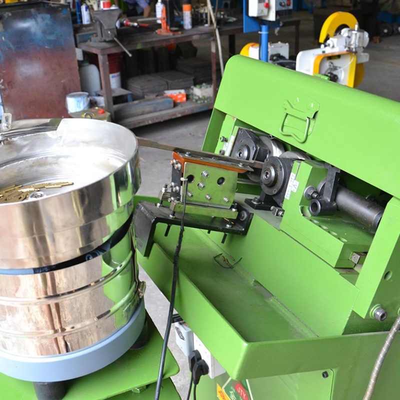 Machine à percer des vis de positionnement à grande vitesse HB - 3102