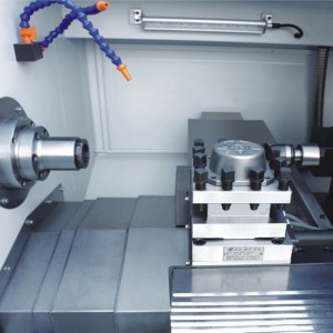 Machine de tour CNC incroyable à l\'intérieur du processus de travail CNC parfait en usine