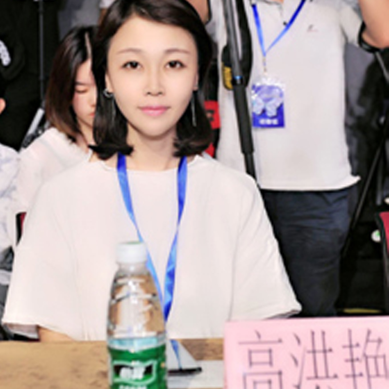 Fashion Week of College Students - Gao Hongyan, CEO of Hongshi, attended as Fashion Judge