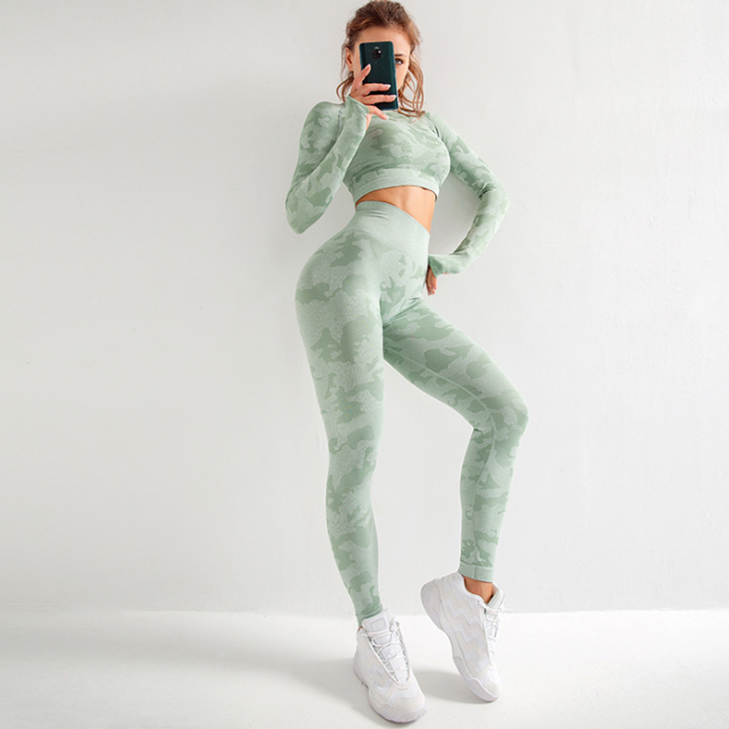 Combinaison moulante de sport de yoga camouflage exécutant une combinaison de yoga sans couture respirante à séchage rapide