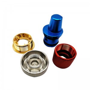 Fabrication sur mesure de pièces en aluminium anodisé et en acier inoxydable