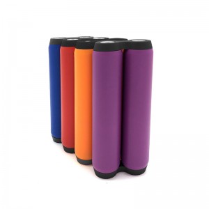 Le rouleau de décompression d\'artefact de décompression déplace vos doigts