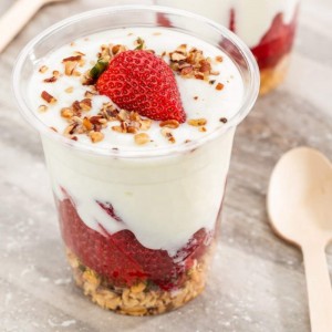 Coupe en plastique transparente de PLA compostable biodégradable avec couvercle