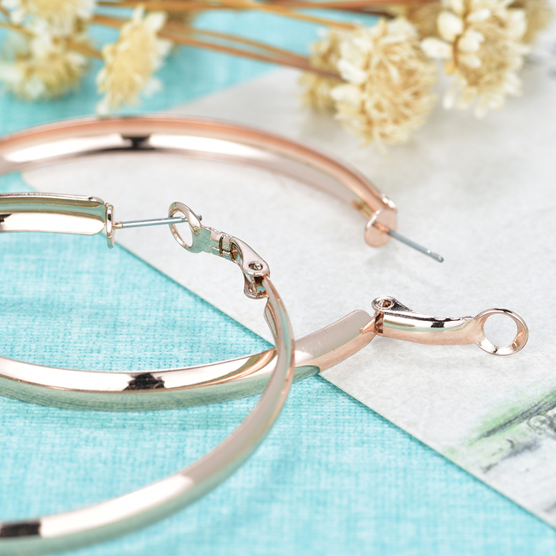Boucles d'oreilles de personnalité simples