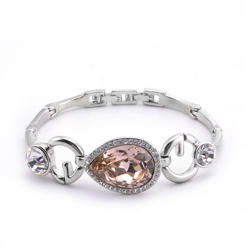 Le bracelet en forme de cœur de cristal autrichien