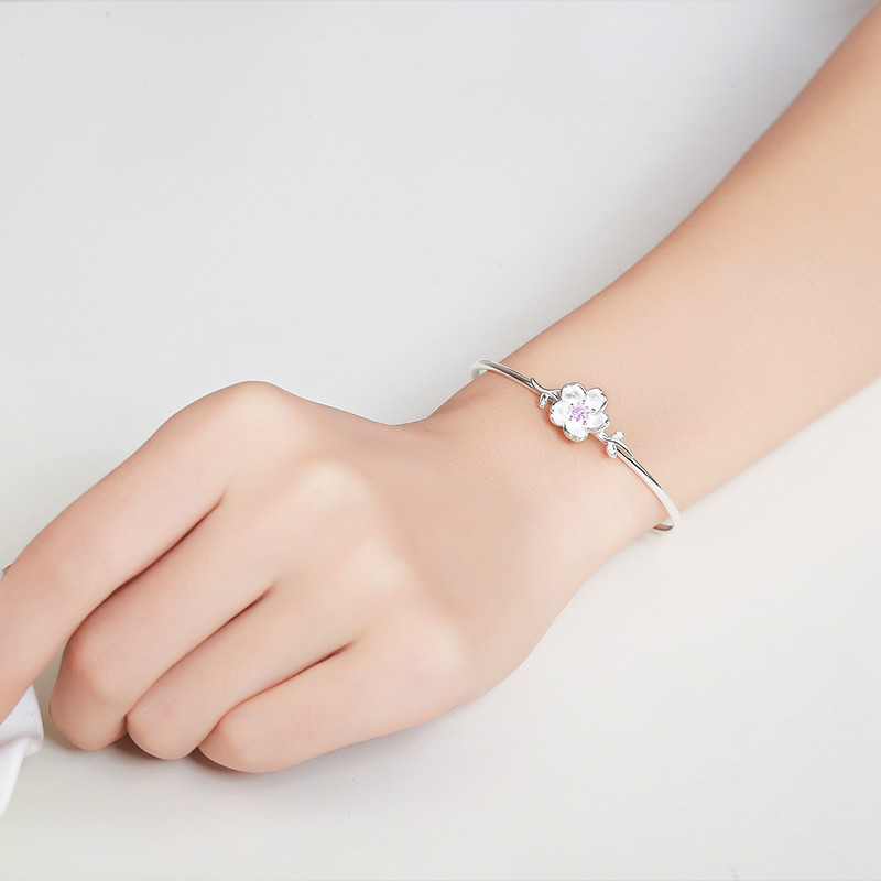 Bracelet argenté de personnalité élégante en fleur de cerisier