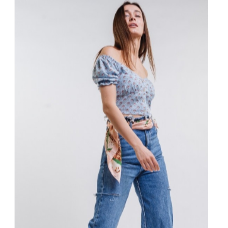 Chemise d'été courte de fleurs bleus hors-la-épaule