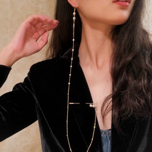 Boucles d\'oreilles jointes de broche