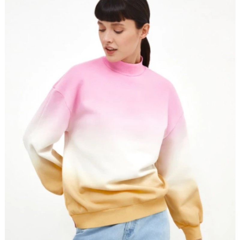 Pull tricoté à colorant cravate