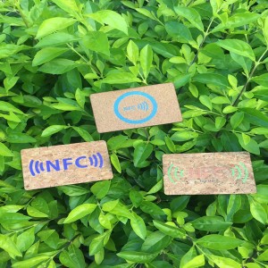 Carte de chambre en bois