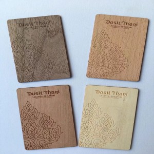 Carte de chambre en bois