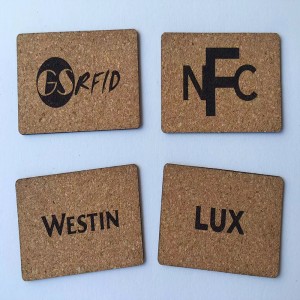 Carte de chambre en bois