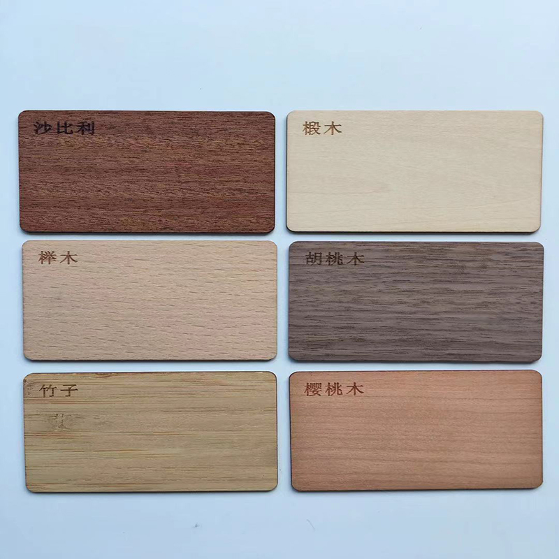 Carte de chambre en bois