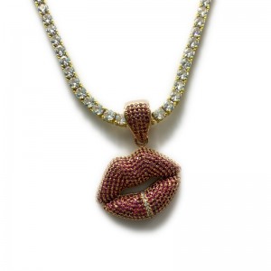 Collier incrusté de la lèvre rouge sexy