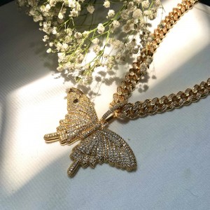 Collier de pâte à papillon rose de mode Big Taille Pendentif papillon brillant avec chaîne cubaine