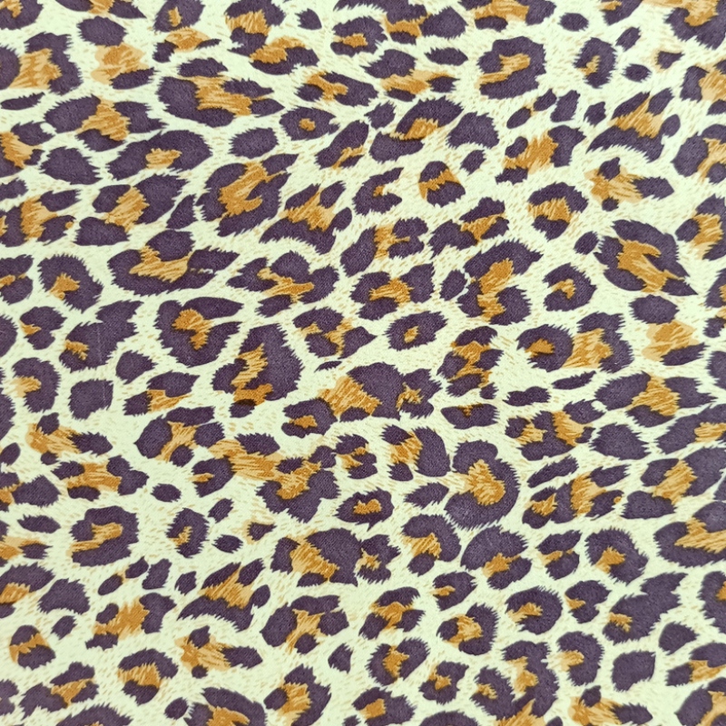 Recycler le polyester imprimé léopard