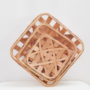 Panier de fleurs décoratifs