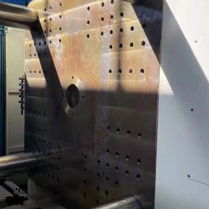 Machine de moulage par injection d\'une seconde main 600T