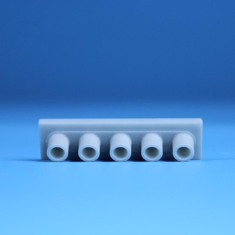 Pièces en céramique ennitrure d'aluminium