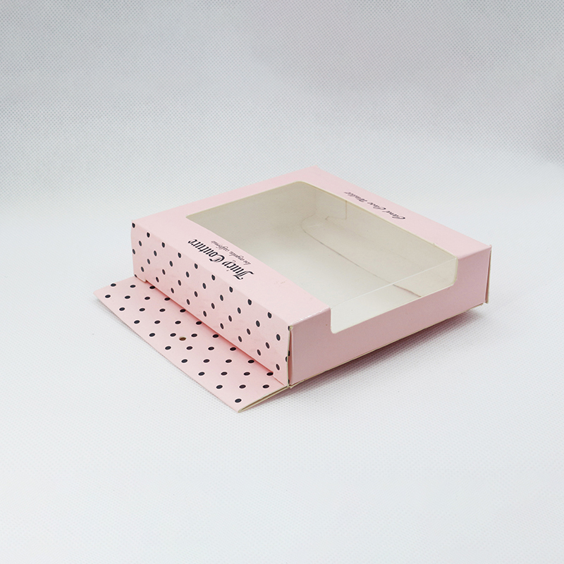 boîte en papier avec fenêtre