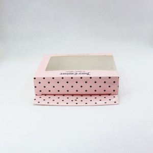 boîte en papier avec fenêtre