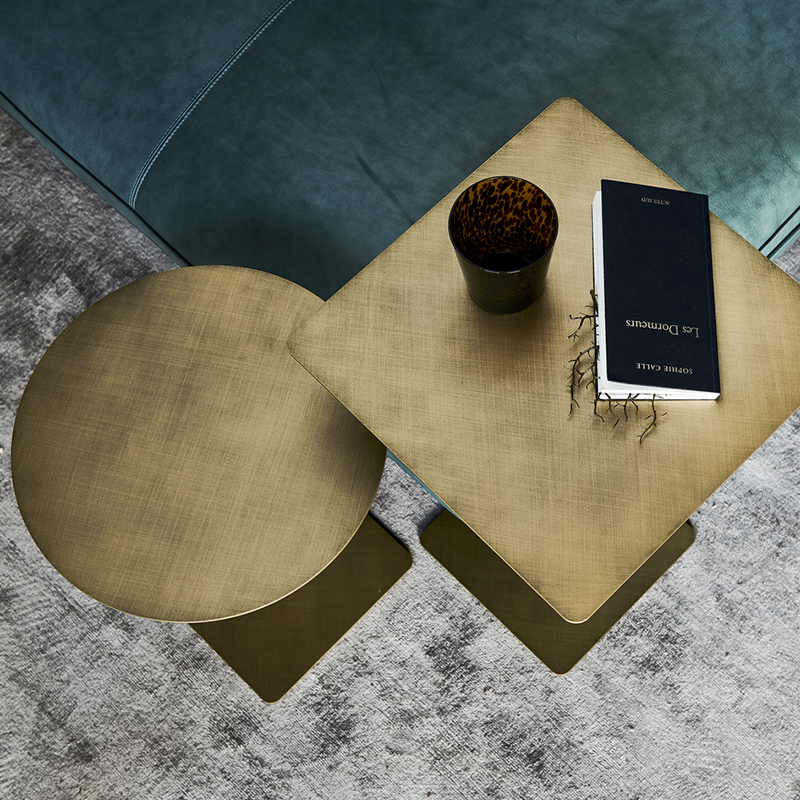 Vente chaude Nouveau Design Gold Side Table de table en acier inoxydable d'or moderne Table de canapé en acier inoxydable élévateur