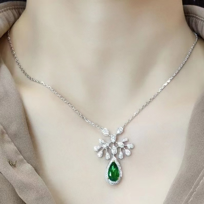 Nouveau design en or 18k personnalisé avec collier émeraude 2.00ct avec certificat d'inspection de guilde
