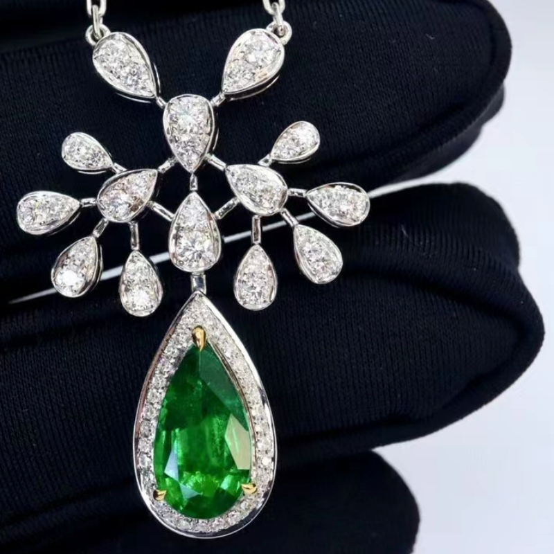 Nouveau design en or 18k personnalisé avec collier émeraude 2.00ct avec certificat d'inspection de guilde
