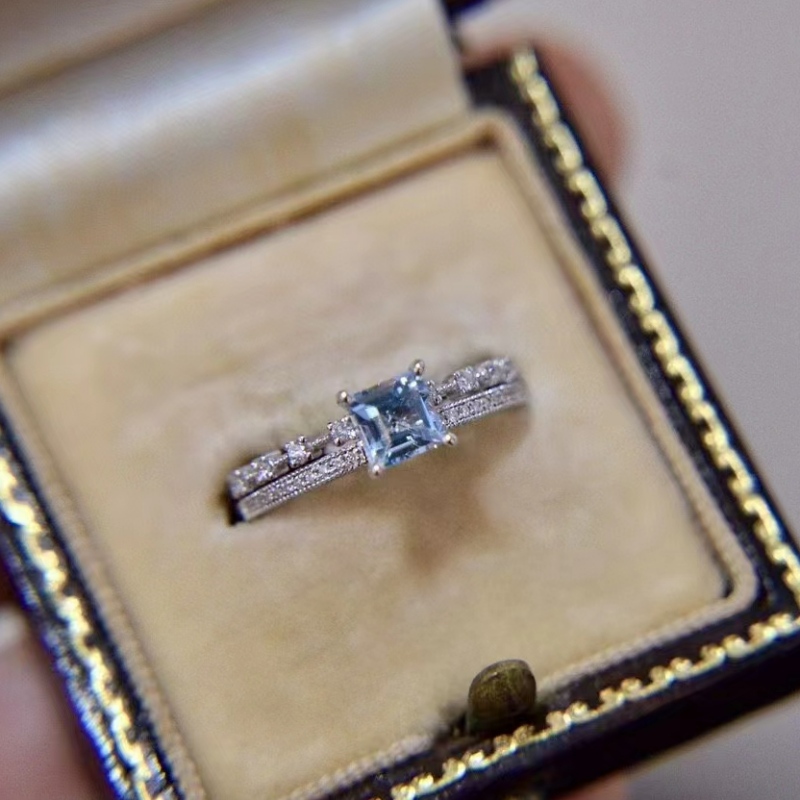 Aquamarine Double Design Gemstone Ring pour fille
