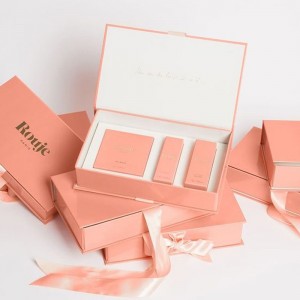 Boîtes d\'emballage cosmétique de luxe Custom Logo Skin Skin Essential Huile Perfume Perfume Packaging Boîte pour le parfum Cosmetics Box Emballage