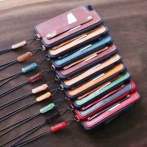 Convient pour les étuis de protection Iphone 8. Il est fait de peau de veau. La valise est conçue avec une sangle à main. Boîtier en caoutchouc souple importé TPU + PC 2 en 1, résistant aux chutes et aux rayures