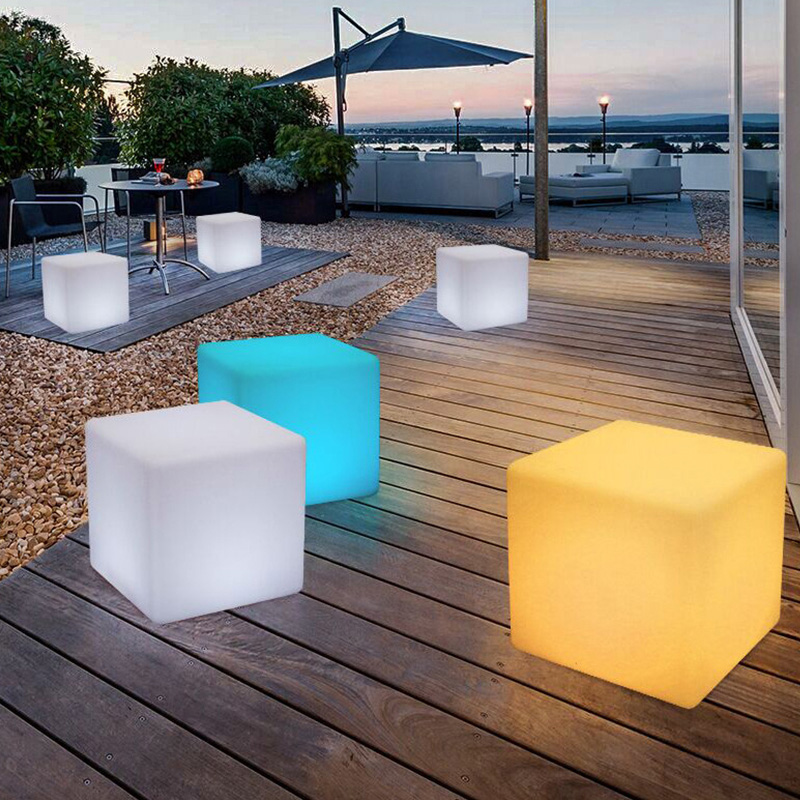 LED Luminous Cube Light Creative Outdoor Tabouret imperméable KTV Square Chair Bar Tabouret Concer pour l'atmosphère de l'événement Présentation de l'atmosphère