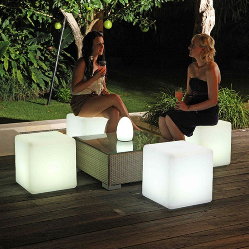 LED Luminous Cube Light Creative Outdoor Tabouret imperméable KTV Square Chair Bar Tabouret Concer pour l'atmosphère de l'événement Présentation de l'atmosphère