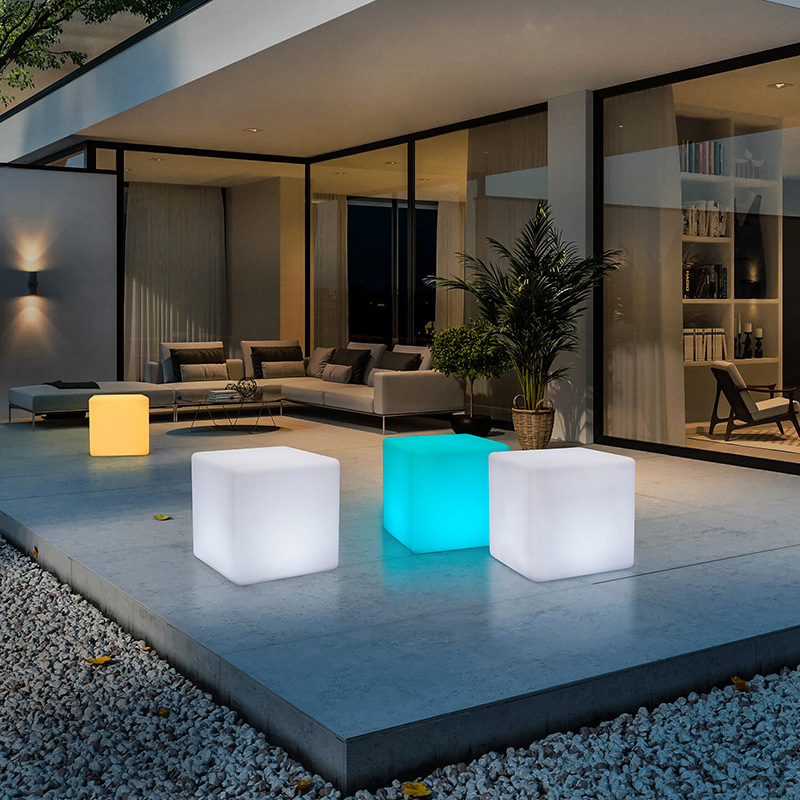 LED Luminous Cube Light Creative Outdoor Tabouret imperméable KTV Square Chair Bar Tabouret Concer pour l'atmosphère de l'événement Présentation de l'atmosphère