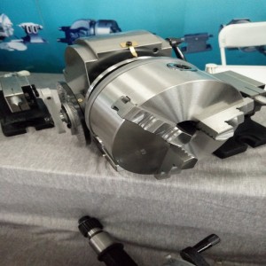 Tête de division universelle du cadran vertical et horizontai