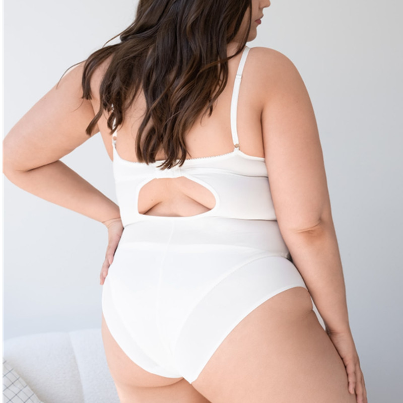Body en dentelle de taille plus teeddies et bustiers de harnais sexy avec insert en dentelle