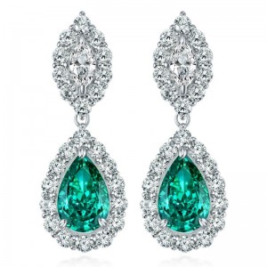 Boucles d\'oreilles en diamant de diamant à haut carbone à paraiba synthétique coupées en carbone