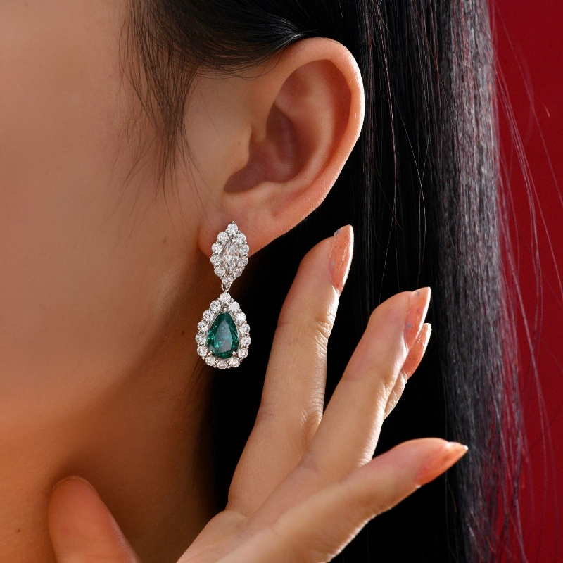 Boucles d'oreilles en diamant de diamant à haut carbone à paraiba synthétique coupées en carbone