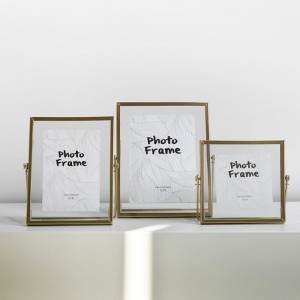 Cadre en métal et en verre