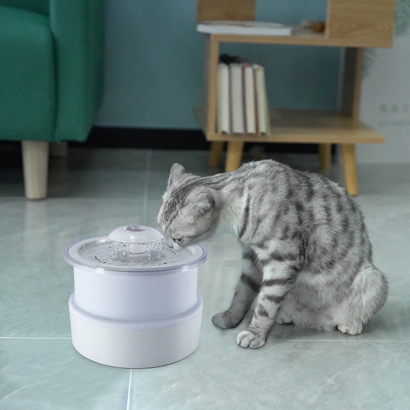 Fountain de chat gratuit de matériaux de qualité alimentaire BPA