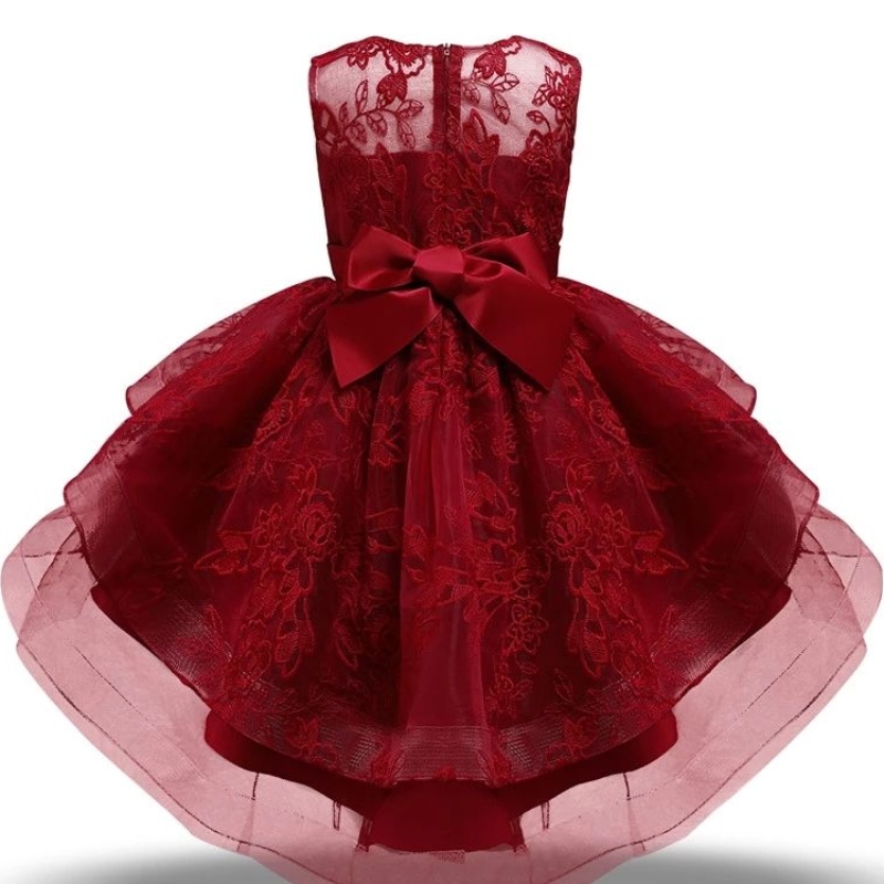 Élégants filles princesse robe mariage et fête d'anniversaire.