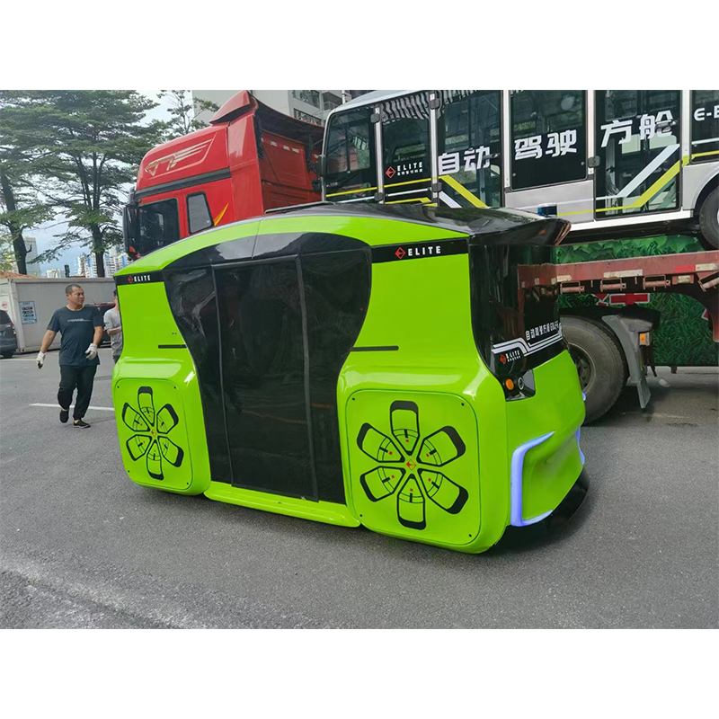 Coque en plastique de voiture sans conducteur.